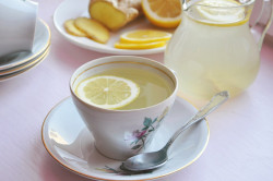 Чай с лимоном для лечения горла