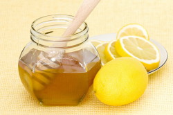 Мед с лимоном от першения в горле