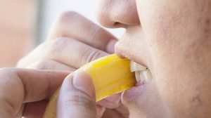 Продукти, які здатні відбілити зуби