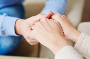Українським біженцям розповіли, де за кордоном можна отримати безплатну психологічну допомогу