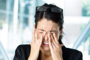 Біль в очах може бути передвісником небезпечних хвороб