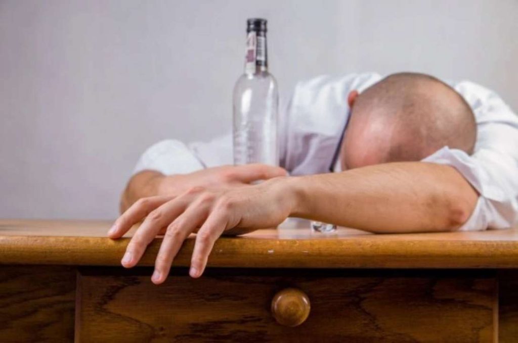 Зловживання алкоголем призводить до облисіння